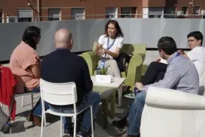 Attendees taking part in a mastermind session at WP Agency Forum 2025 in Madrid, discussing real agency challenges and sharing ideas in small groups.