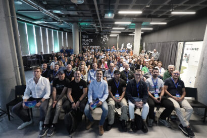 Foto de grupo en el WP Agency Forum 2025 en Madrid, el evento para agencias y profesionales WordPress organizado por Modular DS y SiteGround.